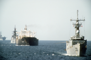 USS Hawes (FFG-53), la petroliera GAS KING, l'incrociatore lanciamissili USS William H. Standley (CG-32) e la nave d'assalto anfibia USS Guadal Canal (LPH-7)