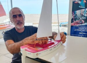 1 - Andrea conosce la barca Hansa 303 grazie ad un modellino